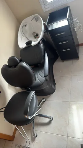 Lavatório, cadeira e carrinho auxiliar 