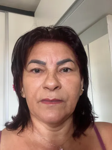 Cuidadora criança adulto e idoso