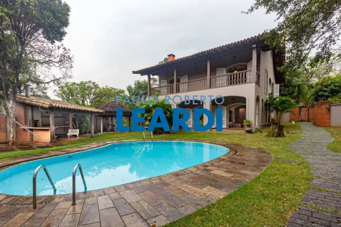 CASA ASSOBRADADA - PERDIZES - SP