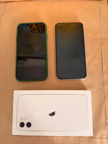 2 iPhones  11 , para retirada de peças , ou concerto 