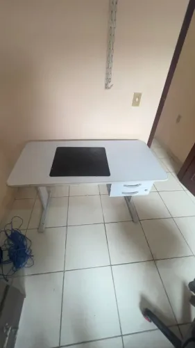 Escrivaninha Branca (estilo juvenil/estudos)
