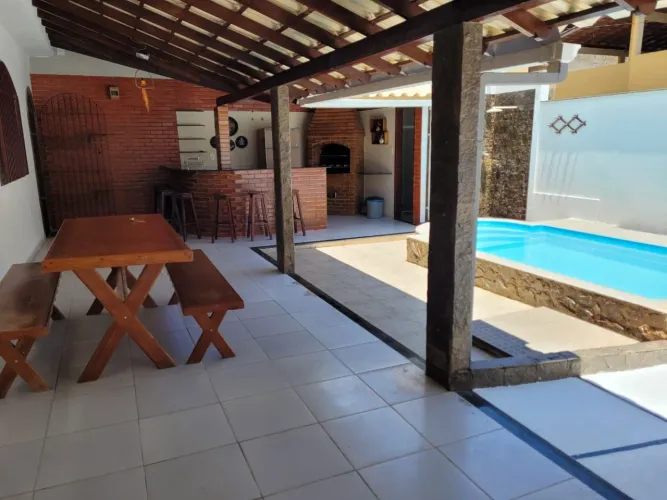 Casa com piscina para temporada em Piúma/ES