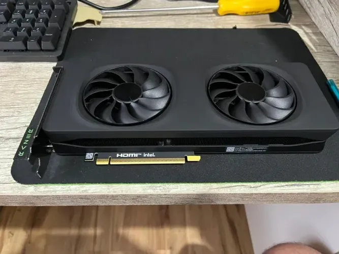Placa De Vídeo Intel Arc B580 Limited Edition, 12GB, GDDR6, Xe2, Ray Tracing