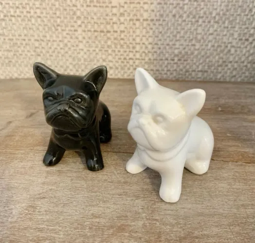 Dupla de pug / buldogue francês em cerâmica 
