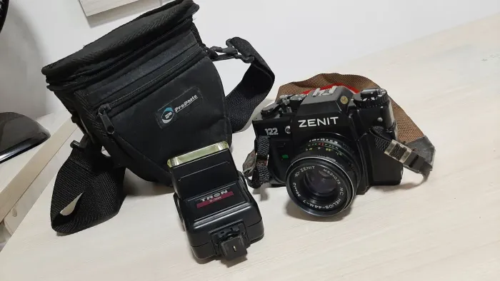 Câmera Zenit 122 + Lente Helios 44M-7 58mm f/2 + Flash Tron S-300 + Bolsa | Vintage