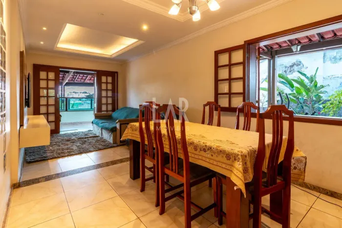 Casa à venda, 5 quartos, 2 suítes, 3 vagas, Sagrada Família - Belo Horizonte/MG