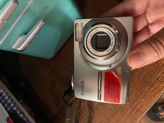 Kodak EasyShare C713, de 7 MP e zoom óptico 3×