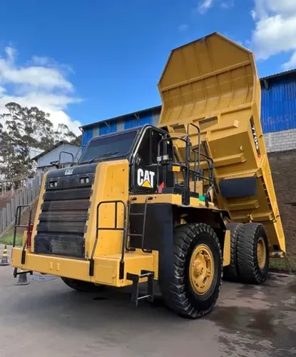 Caminhão Fora de Estrada Caterpillar Articulado 770G ano 2013, em MG