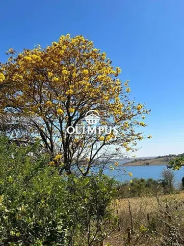 Sítio semi plano com 250m de represa em Pedrinópolis-MG