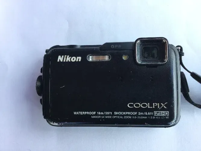 camera Nikon Coolpix AW110 prova de agua e impactos.