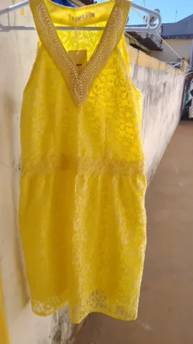 Vestido amarelo de renda novo/nunca usado