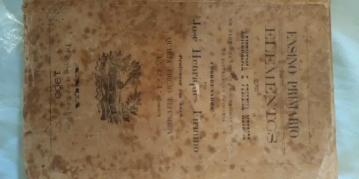 Livro antigo de Aritmética ensino primário de (1903)