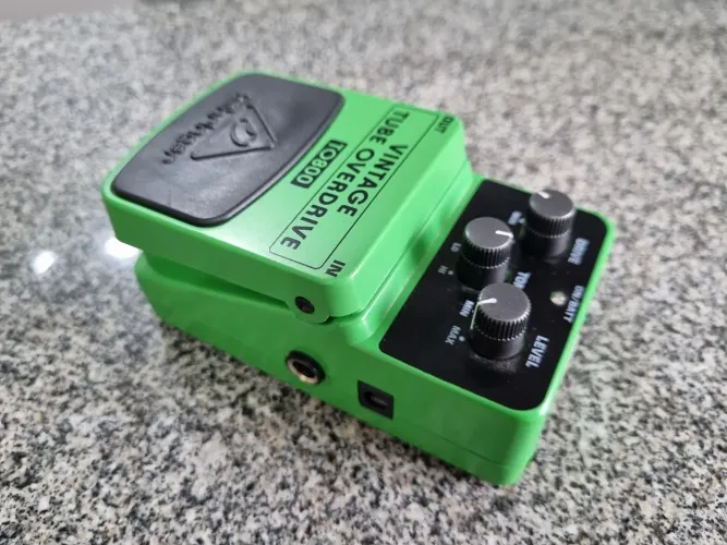 Pedal de Overdrive Vintage Tube Overdrive BOSS TO800