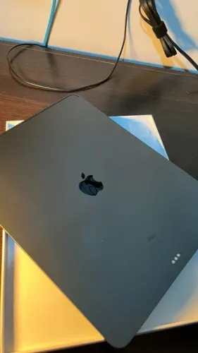 iPad Pro M1 256GB 12.9" WiFi - muito conservado