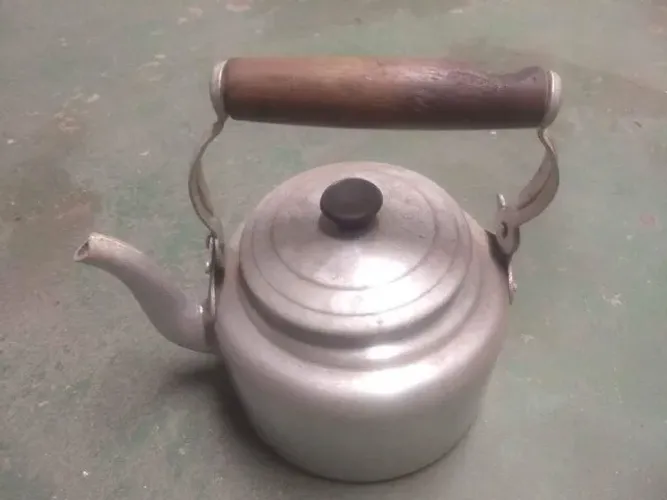 Chaleira de Alumínio Antiga