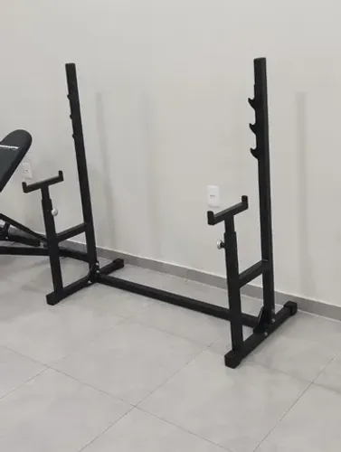 Cavalete supino, fabricado com chapa grossa suportando até 300kg.