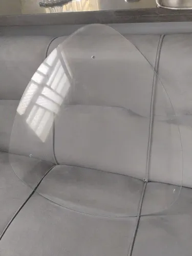 Vidro de mesa triangular com pontas redondas