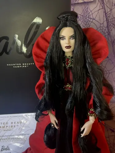 Haloween Barbie Collector Haunted Beauty Vampire - Mattel