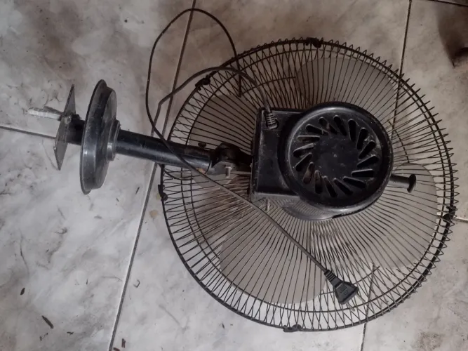 Ventilador de parede usado Loren Sid. 