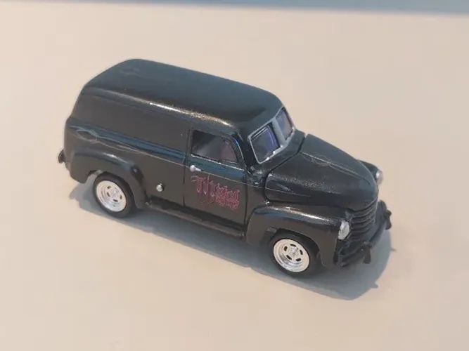 Johnny Lightning '50 Chevy Panel Van 1/64