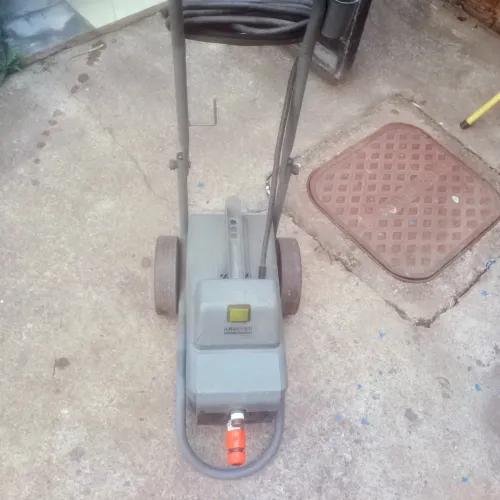 Maquina de lava jato com mangueira