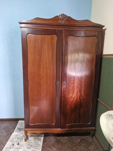 Guarda-Roupa Clássico em Madeira