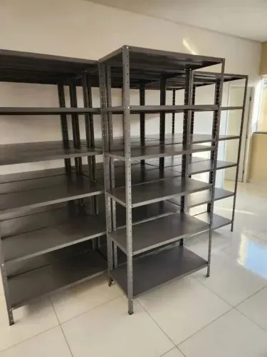 Estante de Aço Multiuso - Solução Eficiente para Armazenagem e Organização