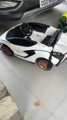 Carrinho elétrico infantil 