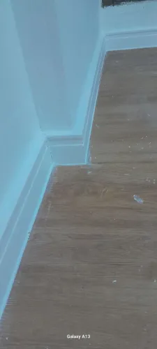 Roda pé de poliestileno