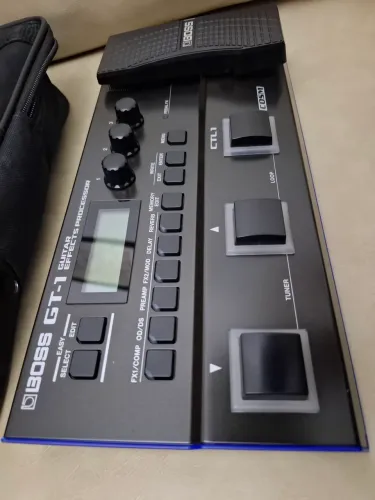 Pedal pedaleira  Boss GT-1 zero na caixa fonte