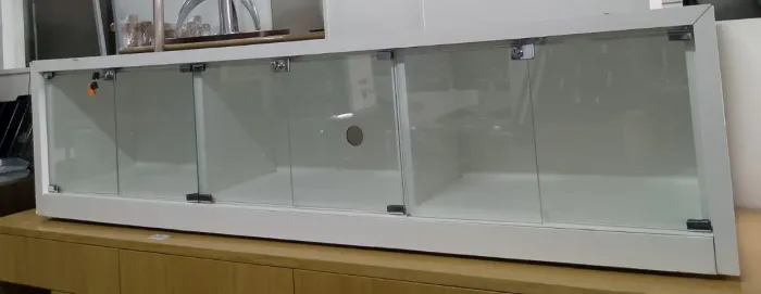 Rack Com Portas de Vidro Corporativo