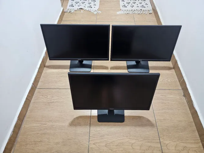 450 cada. 3 Monitores Samsung full hd 22 polegadas.
