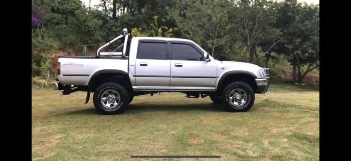 Toyota Hilux CD SRV 4X4 3.0 8V 116cv TB Diesel 2002