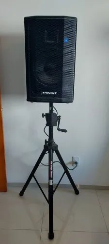 Caixa de Som Oneal com Tripé