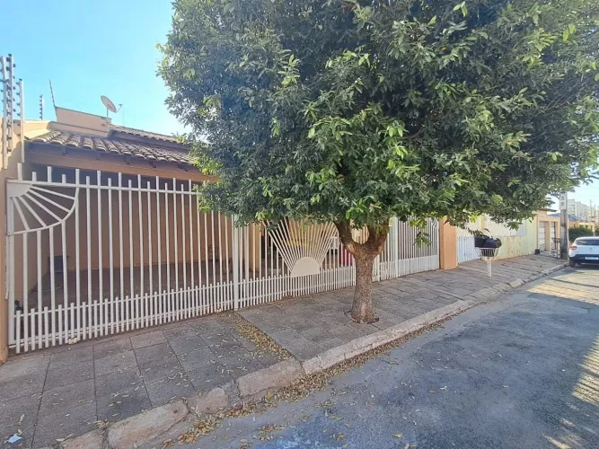 Casa espaçosa à venda na Morada do Ouro II - completa para morar e aproveitar!