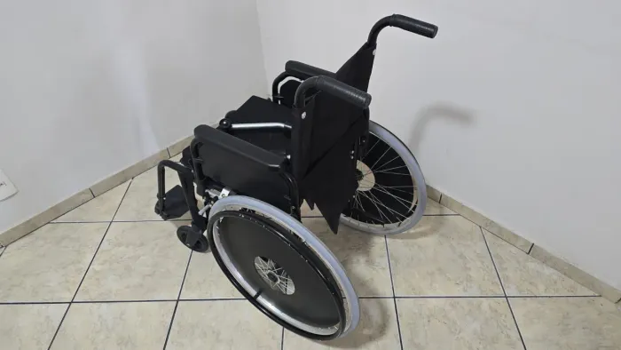 Cadeira de roda desmontável 
