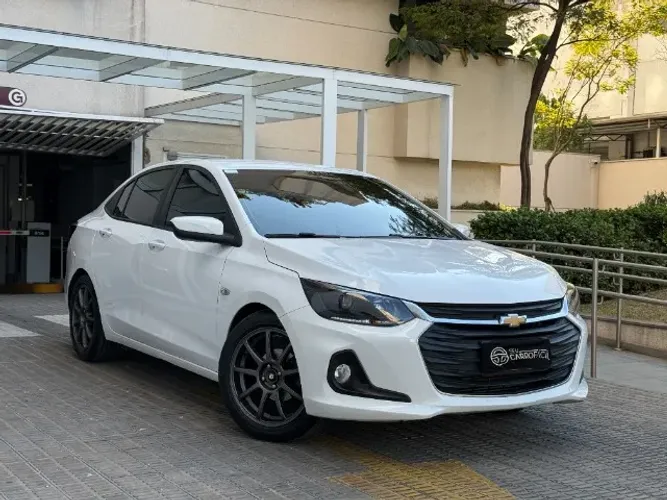 Chevrolet Onix Plus Turbo LT - Pneus novos - Rodas 17" - 2020