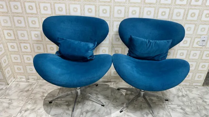 *SÃO AS DUAS*Poltronas Giratórias em Veludo Azul - Design Moderno (Par)