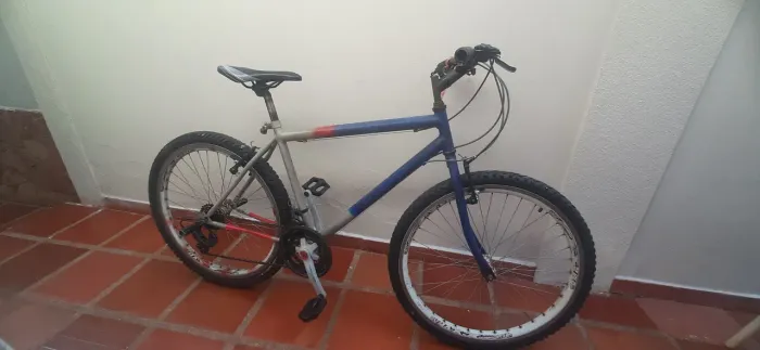 vendo bike aro 26 pra sair logo! Aceito ofertas