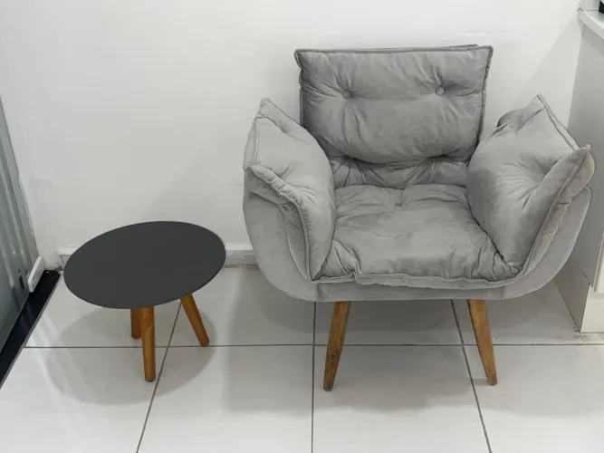 Combo 2 Poltronas Decorativas + 2 Mesinhas Laterais Modernas