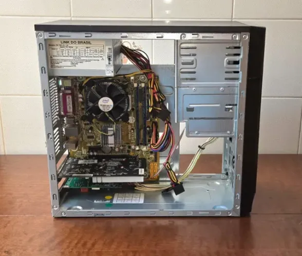 Computador com Intel Celeron e3400, gt730 2gb, 6 Gb de RAM, sem HD, com fonte e gabinete