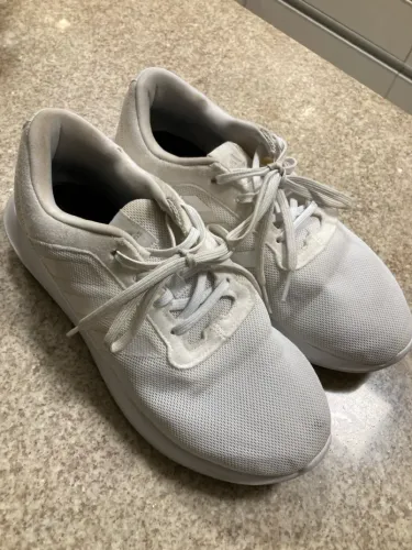 Tênis Adidas Branco - Conforto e Estilo para Atividades Físicas