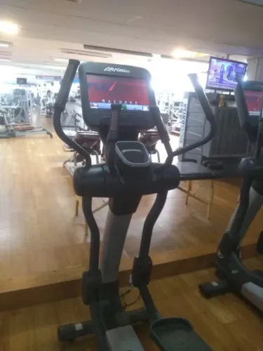 ELIPTICO 95X DISCOVER COM TV  marca LIFE FITNESS - Goiânia - Goiás