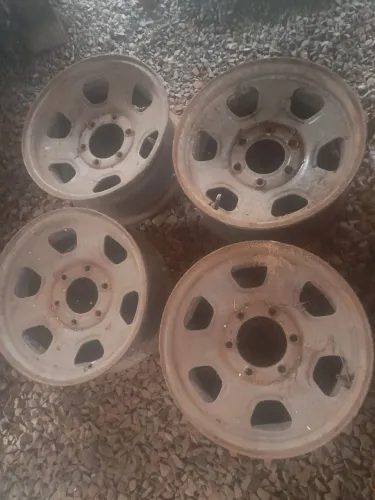 Rodas em ferro aro 15 6 furos. Troller/d20/engesa e outros