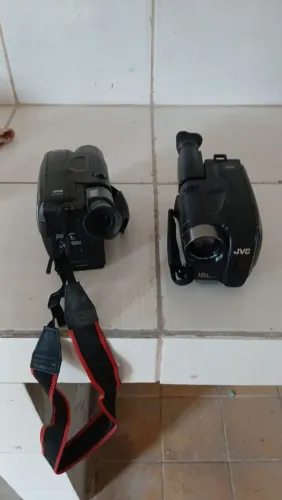 Câmeras Filmadoras JVC Compact VHS (Lote com 2 unidades)<br>