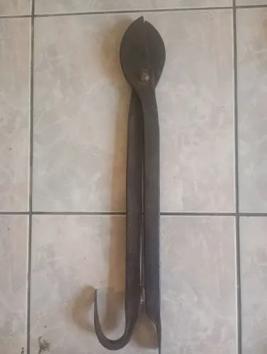 Tesourão de cortar chapa antigo 