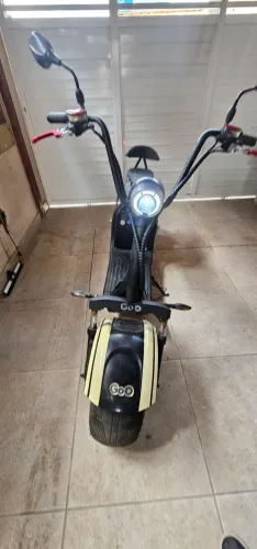 Moto elétrica Goo pra vender rápido aceito troca 8 mil valor pra transfereri pro nome junt