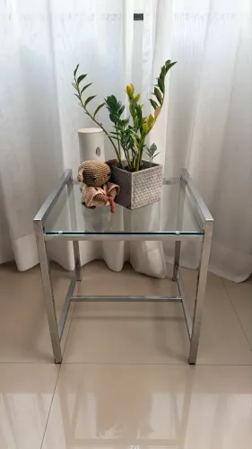 Aparador prata com tampo de vidro