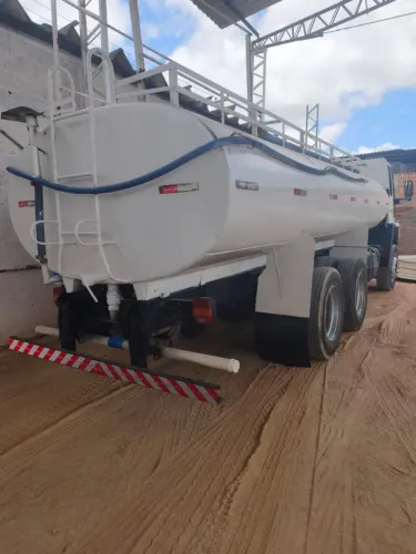 Pipa e/ou Caçamba 6X4