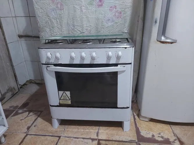 Vendo fogão de 6 bocas ESMALTEC